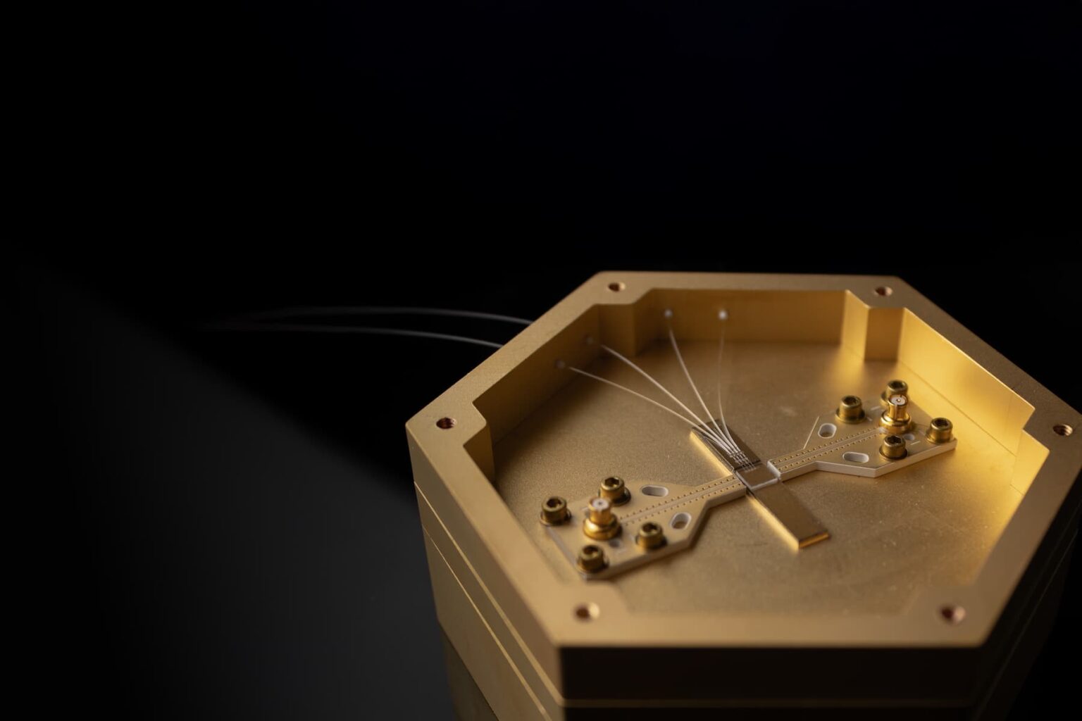 De Beers’ Element Six Invests in Quantum Computing Startup Lightsynq