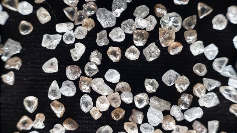 De Beers Sightholders Report Shortages of Large Diamonds