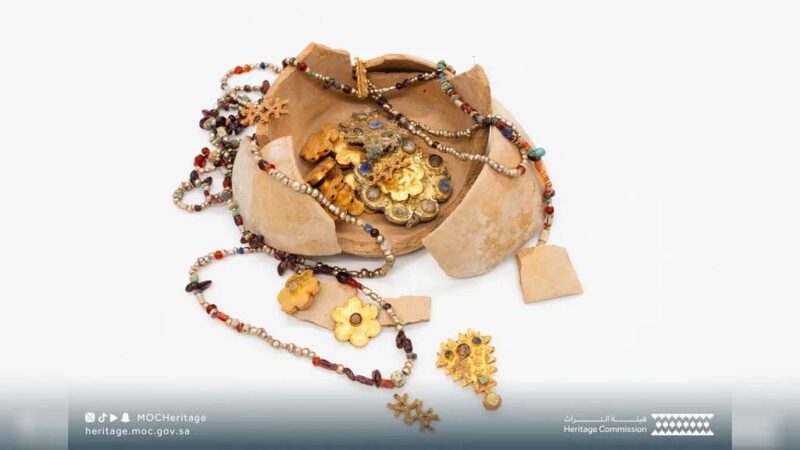 Saudi Archaeologists Uncover Abbasid-Era Gold Jewelry Hoard at Pilgrimage Route Settlement saudi